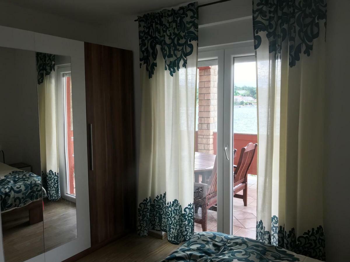 Apartments Zala Matusan Supetarska Draga Eksteriør billede
